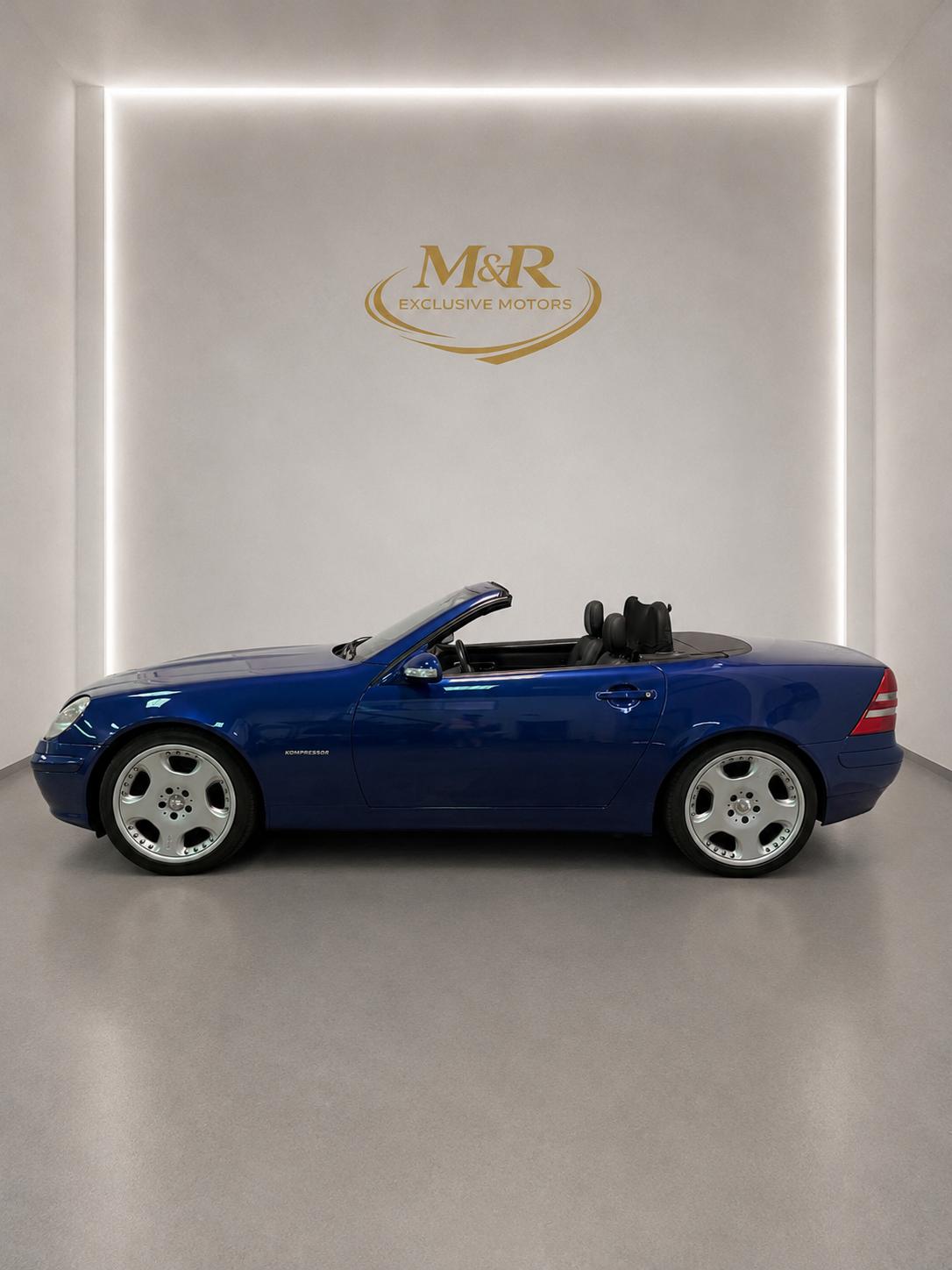 Mercedes-Benz SLK, vista lateral con el techo abierto