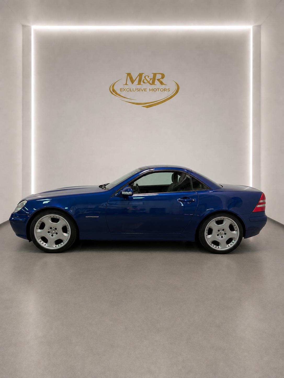 Mercedes-Benz SLK, vista lateral con el techo cerrado